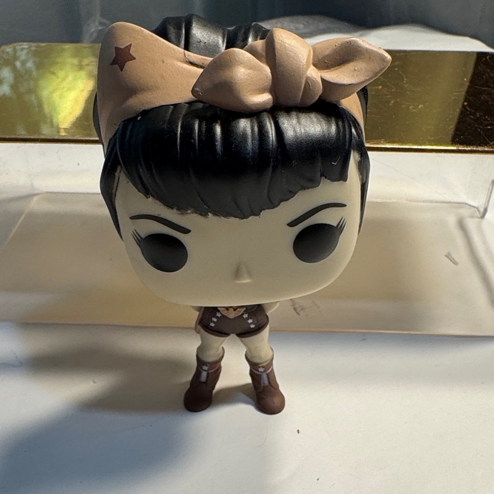 Funko Pop! Wonder Woman Sepia Brown Variant – DC Bombshells / 80th Anniversary
